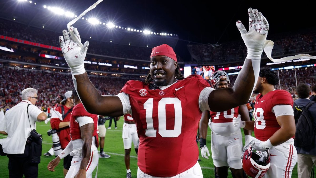 Former #Alabama defensive tackle Jehiem Oatis has committed to Colorado after entering the transfer portal🤔

#RollTide