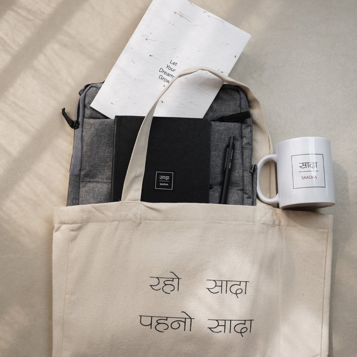 saadaajeevan's tweet photo. Because joining the #SaadaaFam should feel as special as our journey together. SAADAA's Welcome Kit!  Packed with essentials, a sprinkle of simplicity, and a whole lot of love for our new teammates.
रहो सादा, पहनो सादा
#saadaatwitter #rahosaadaa #pehnosaadaa #saadaa
#betterbaiscs https://t.co/esimieLxbU