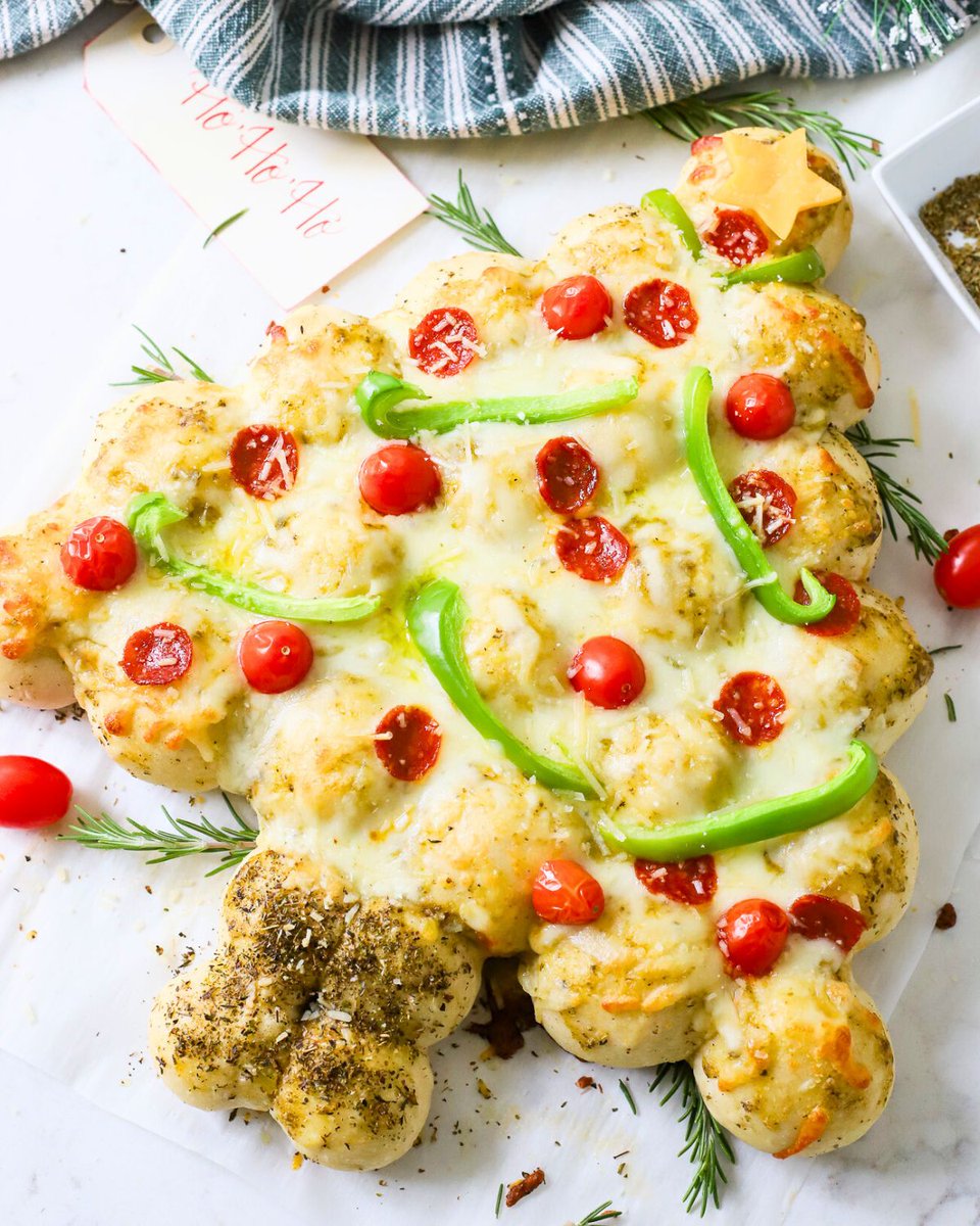 tika_simplicity's tweet image. Cutest pull apart Christmas Tree pizza! 
Recipe here: suburbansimplicity.com/christmas-tree…

#christmasappetizers #pullapart