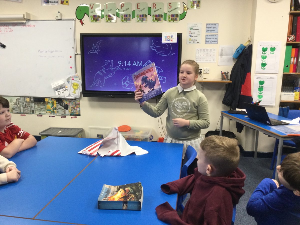 Our Year 3 class opening their Christmas present from@SpindlePointPri. They can't wait to share together with the class #choosetoread