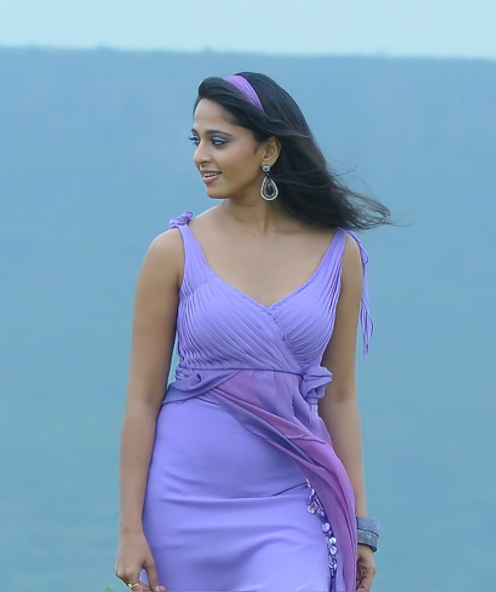 UrstrulyMeghla's tweet photo. Queen as Susheela...💓🌸
#AnushkaShetty #Vettaikaran #15YearsOfVettaikaaran https://t.co/jgy6725vUu