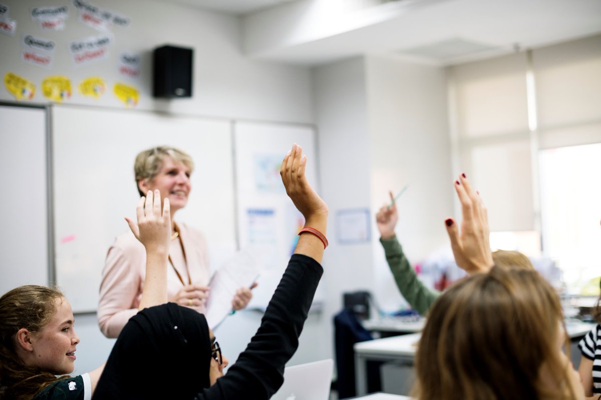 MASTERING CLASSROOM DYNAMICS: Boost classroom management with proven strategies! Set clear expectations, use positive reinforcement, and explore innovative techniques to enhance student behavior. Read more 👉 learnspark.co.uk/mastering-clas…