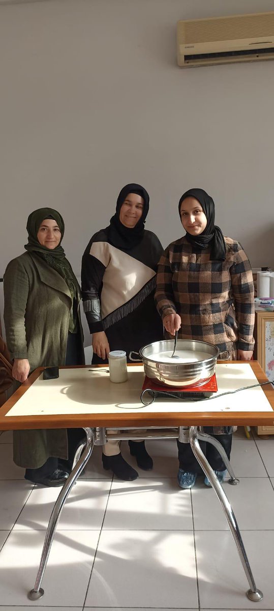 GelenerIlkokulu's tweet photo. #Bigep kapsamında yoğurt mayalama etkinliği🥛🍶
Anasınıfı öğrencilerimiz keyifle yedikleri yoğurdun üretilme süreçlerini öğrendiler. Anneler pişirdi minik şeflerimiz mayaladı.🧑🏼‍🍳🎉@farbayat @ASultanoglu63 @nilgunmujdeci @hasansildak @mserkansahin @HaliliyeMem @sanliurfammem63 https://t.co/l5iYxHA2mZ