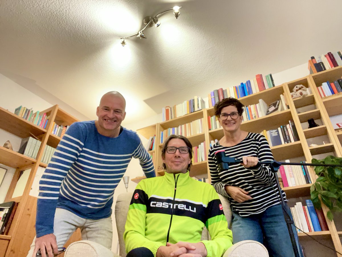 Kulturkeks's tweet photo. Was ist los in #Darmstadt und #Südhessen? Wer hat was zu sagen? Wir wollens wissen. Hier ist die 1. Folge des Podcasts #Heinermania. Zu Gast bei uns: Torsten Jahr. Konzertveranstalter und Filmprüfer. #kinoliebe #subkultur, #woog #böllenfalltor. Reinhören: https://t.co/RCzakL3i9F https://t.co/JlQC8ZUbhK