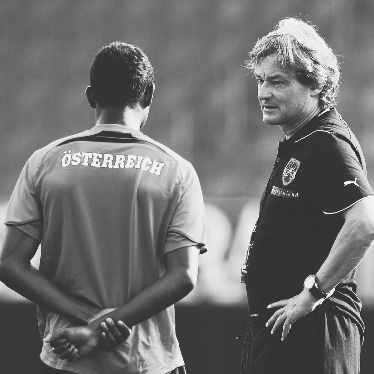 Du hast mir zu meinem Debüt für unser Land verholfen und warst immer für mich da. Ohne dich wäre ich heute nicht da, wo ich bin.
Danke für Alles und Ruhe in Frieden, Trainer!
