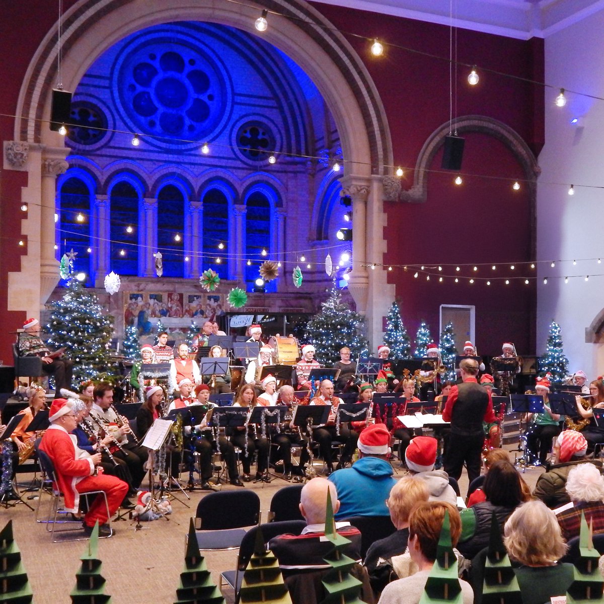 Just down from De Montfort Hall, Holy Trinity Church on Regent Road has been the home of the Bardi Wind's Christmas Festival for over 25 years! Join us there on Saturday for our traditional festive extravaganza: bit.ly/3OV5qep
#leicester #christmasconcert #windband