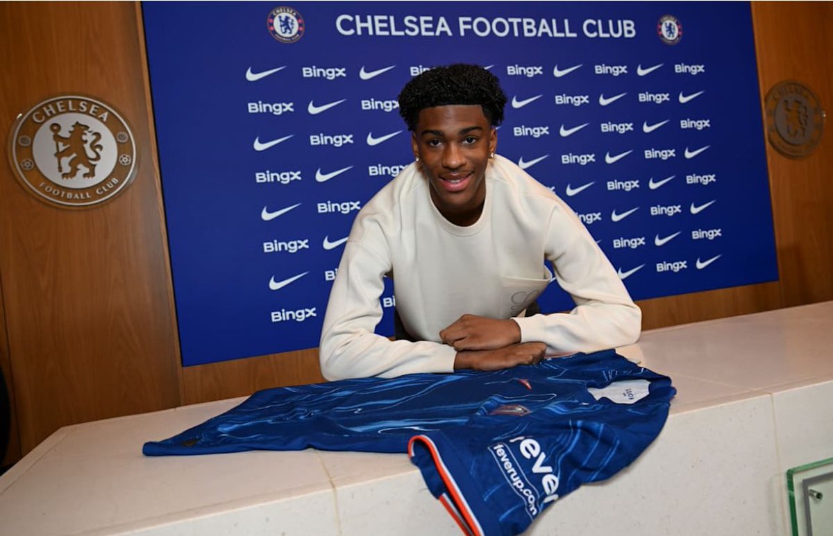FabrizioRomano's tweet photo. 🔵🔐 Official: Josh Acheampong signs new Chelsea deal until June 2029. ✨ https://t.co/mlE3kQzMcU