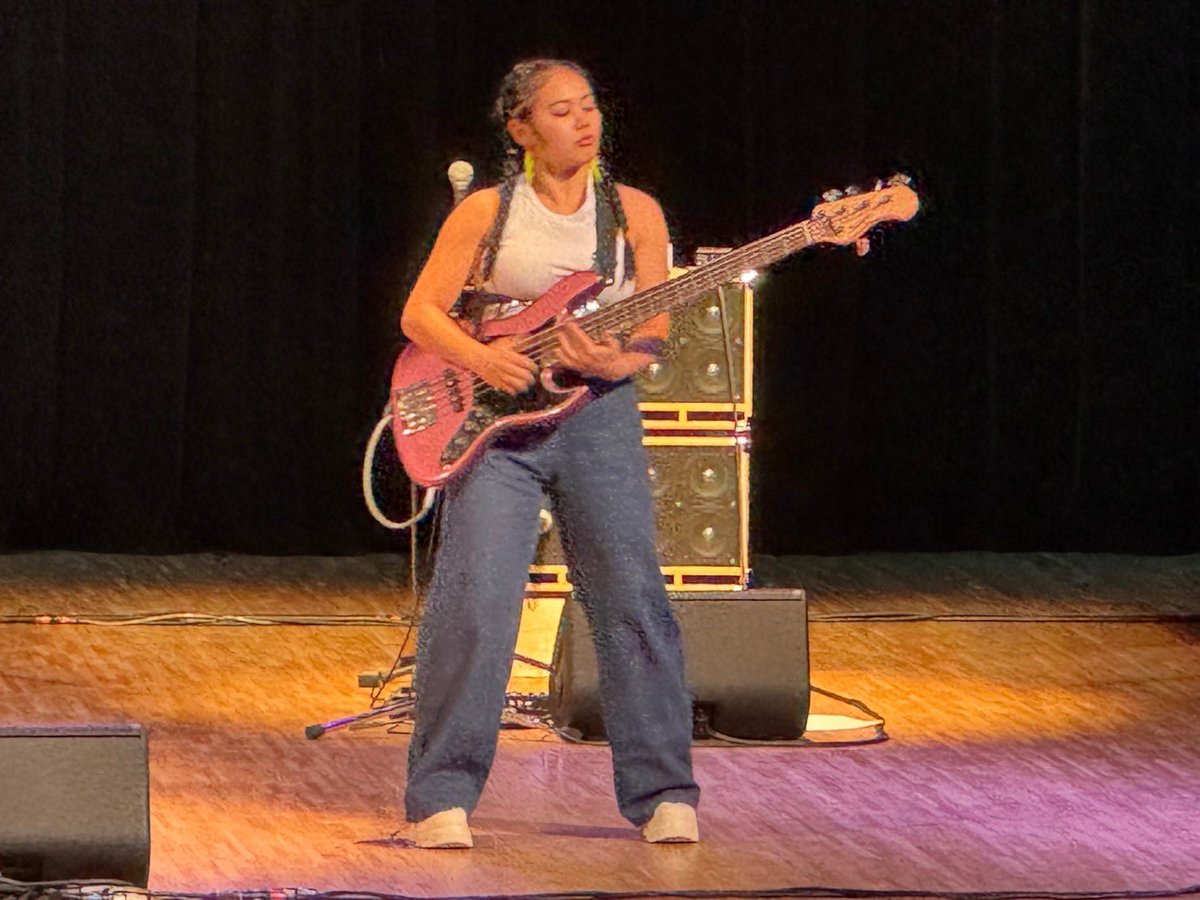 JunaSerita's tweet image. 某高校にてTHE JAZZ AVENGERS で芸術鑑賞会でした✨

みんな元気いっぱいで最高ー😆🫶✨

My gear: Phil Jones Bass

#ジャズアベ