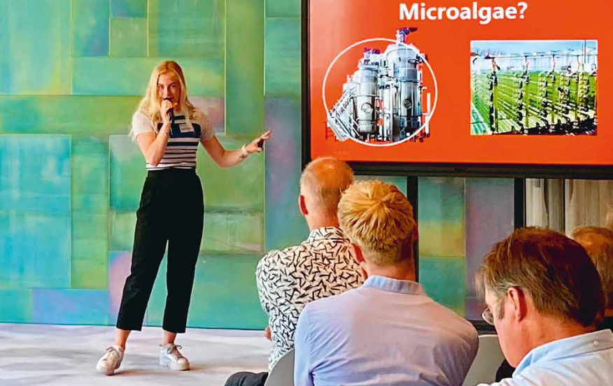 univgroningen's tweet image. Met hulp van hoogleraar Marc van der Maarel richtte Mariska van der hoek de start-up modAlgae op. Het bedrijf wil de cosmeticamarkt bestormen met glycogeen uit de Galdieria-microalg 🦠
Lees meer in de wintereditie van Broerstraat 5 👇
rug.nl/alumni/magazin…