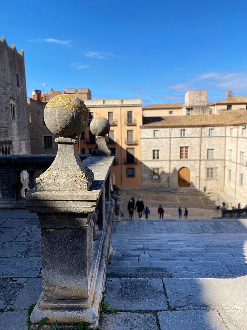 Jet7One's tweet photo. The #cathedral is built located in the highest point of #Girona on the site of a Christian church, which existed there before the Islamic conquest of Iberia, at which point it was converted into a #mosque, in 717 AD. The #church preceded by a large #staircase completed in 1607 https://t.co/YIwWUz5fn9