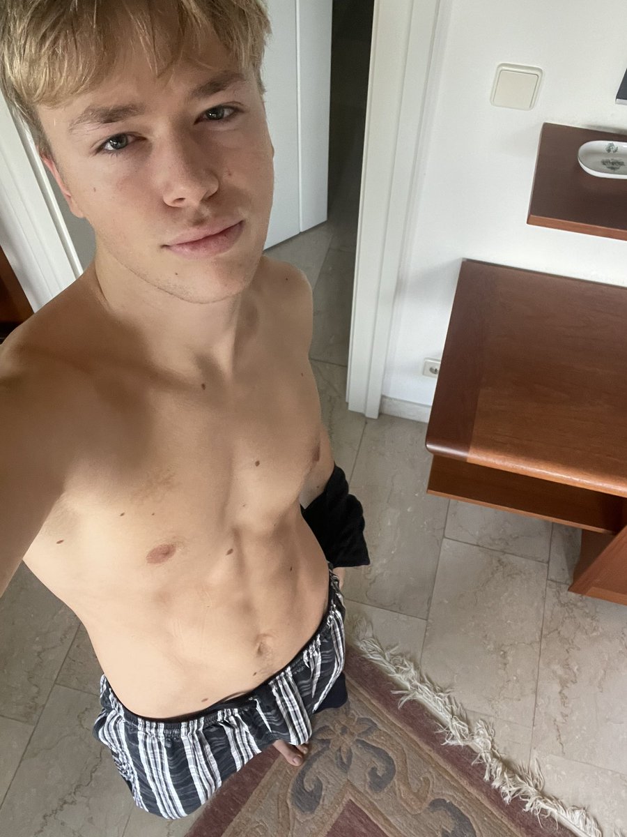 dannyblond's tweet photo. Rt for a sneaky surprise 😈 https://t.co/qckScnLuwF