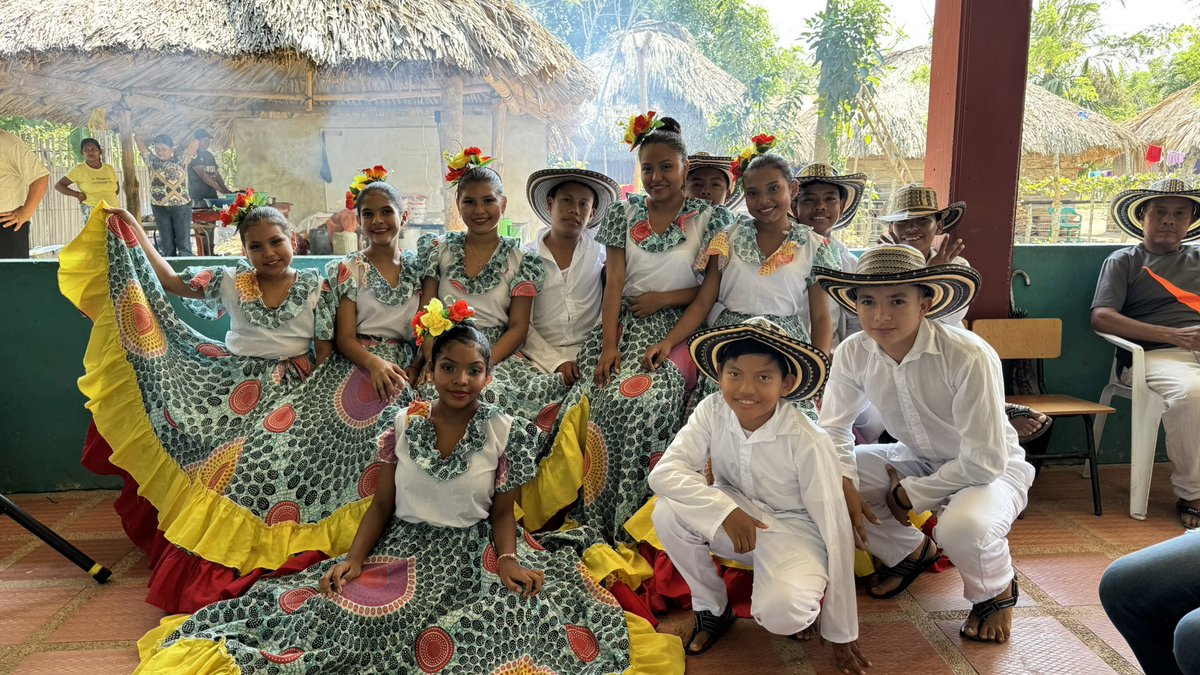 SecJuventud_cor's tweet photo. Córdoba joven con sentido social🫶🏻 ¡Donatón solidaria en los territorios!🤩
En un encuentro con presentaciones artísticas, los jóvenes del CDJ y la PDJ, llevaron mercados y ropa al Cabildo Indígena de Sabana Nueva en Tuchín, en el marco de la Semana de la Juventud🤩
#CordobaJoven https://t.co/yyh7jnISbV