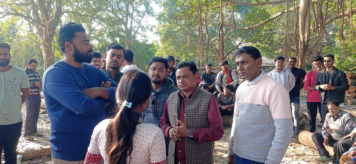 ABVPBanga's tweet photo. বেথুয়াডহরী কলেজে TMCP দুষ্কৃতী দ্বারা আক্রান্ত কার্যকর্তাদের সাক্ষাৎকার করলেন ABVP প্রতিনিধি দল।
পরবর্তীতে বেথুয়াডহরিতে বিক্ষোভ সমাবেশ।
উপস্থিত ছিলেন ABVP পূর্ব ক্ষেত্রীয় সংগঠন সম্পাদক শ্রী @apangshushil মহাশয় এবং প্রদেশ সোশ্যাল মিডিয়া প্রমুখ @SumantaPathak99 
#ABVPBanga https://t.co/QMV82rCamM
