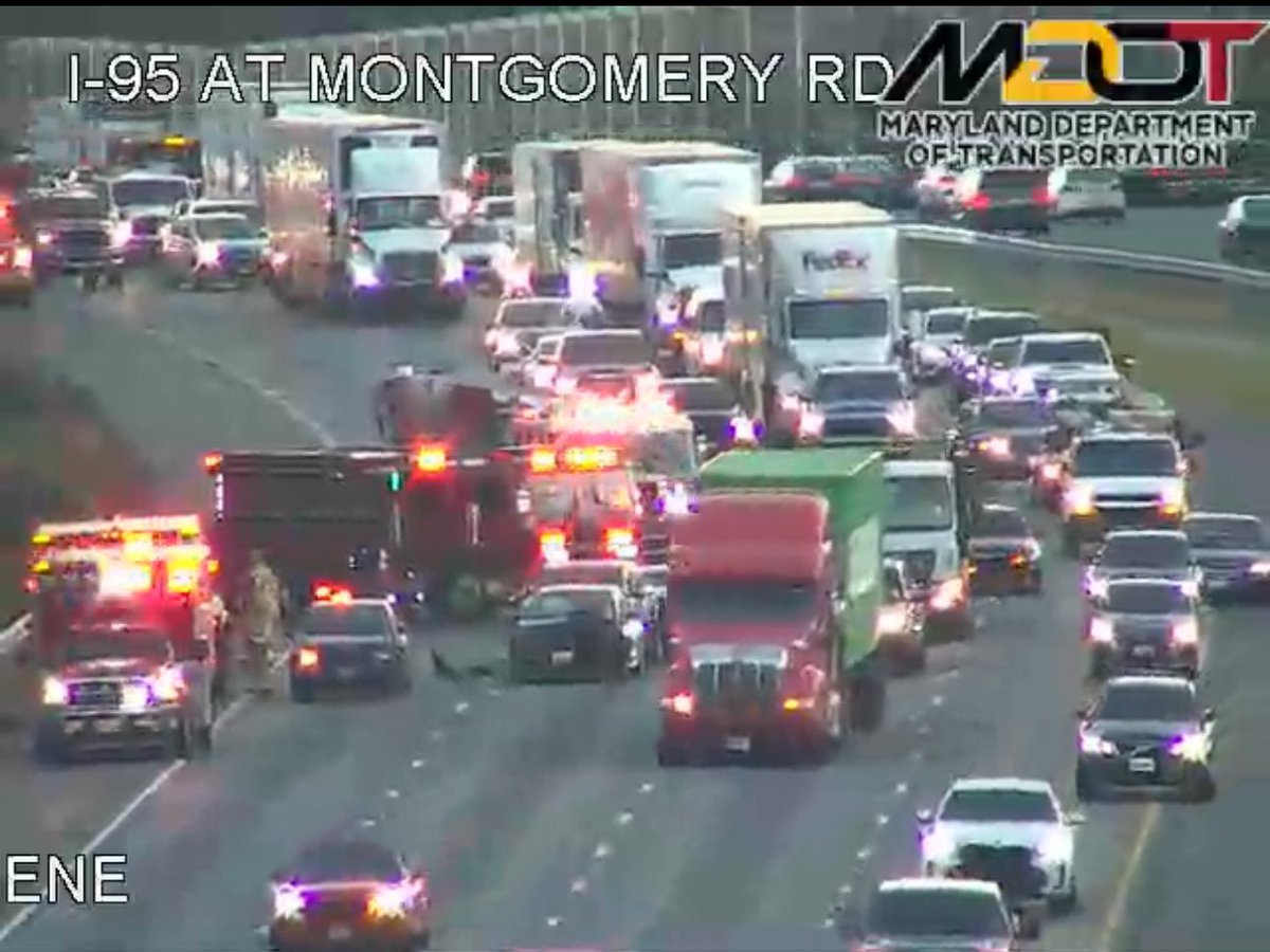 TonyOnTraffic's tweet photo. Traffic Alert 🚨 Multiple vehicle crash on I-95 SB prior to MD-100 blocks two right lanes. Delays start from the beltway (SW). @wbalradio @98Rock #wbaltraffic #mdtraffic #HowardCo https://t.co/UbOSsLnQak