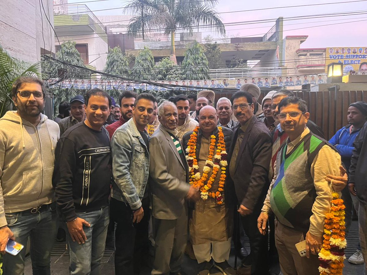 ਲੁਧਿਆਣਾ ਪੱਛਮੀ ਦੇ ਵਾਰਡ 61 'ਚ ਆਪ ਉਮੀਦਵਾਰ ਡਾ. ਸੁਖਚੈਨ ਗੋਗੀ ਦੇ ਹੱਕ 'ਚ ਚੌਣ ਮੀਟਿੰਗ ਕਰ ਸਮੂਹ ਪਰਿਵਾਰਾਂ ਨੂੰ ਵਾਰਡ ਤੋਂ 'ਆਪ ਦਾ ਕੌਂਸਲਰ' ਜਿਤਾਉਣ ਲਈ ਲਾਮਬੰਦ ਕਰਦੇ ਹੋਏ  #GurpreetGogi #LudhianaWest #AamAadmiParty