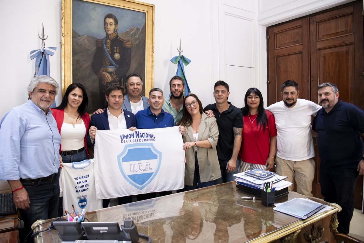 TrabajoPBA's tweet photo. El ministro de Trabajo @waltercorreaok acompañó al Gobernador @Kicillofok en una reunión  junto a la  @UncbOficial 

En el encuentro dialogaron sobre el crecimiento de los clubes de barrio en la Provincia y la importancia del trabajo articulado en el contexto actual. https://t.co/Ao3WJjZKPu