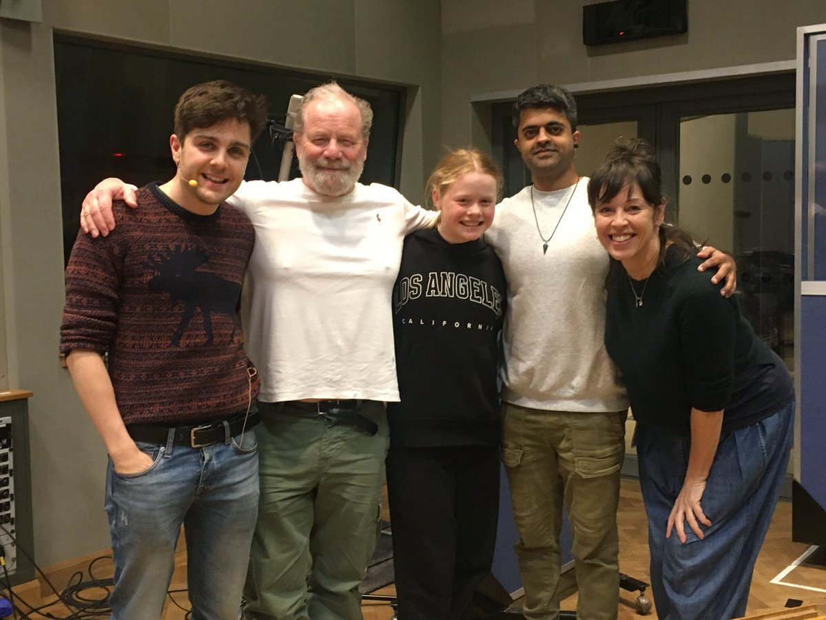 Hey folks! If there’s anyone left on here… just to let you know my new play Christmas Past is on R4 today at 2:15 starring Peter Mullan 😁 enjoy!
