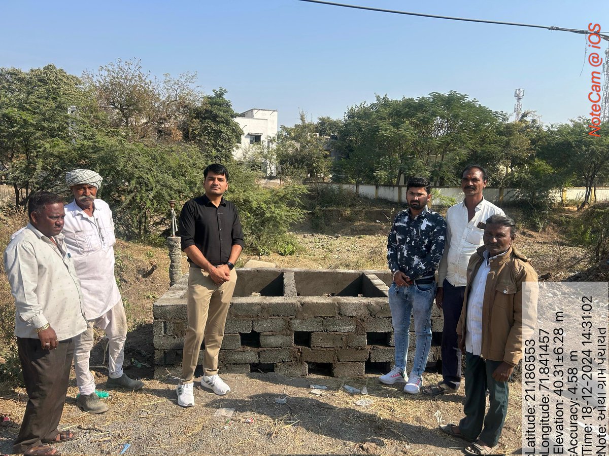 TDOMahuva's tweet photo. આજ રોજ ઓથા ગ્રામ પંચાયત કચેરીની મુલાકાત, દફતર તપાસણી, 15 માં નાણાંપંચ અંતર્ગત બનેલ સામૂહિક શૌચાલય અંને વિકાસનાં કામોની સ્થળ તપાસ કરવામાં આવી. શૌચાલય ની બાજુમાં જ સ્વચ્છતા બાબતે ભિત ચિત્રોથી લોકોને વાંરવાર સ્વચ્છતાનો સંદેશો મળી રહેશે.
@BhavnagarDdo 
@Collectorbhav @Info_Bhavnagar https://t.co/FOEJO9Kv0n