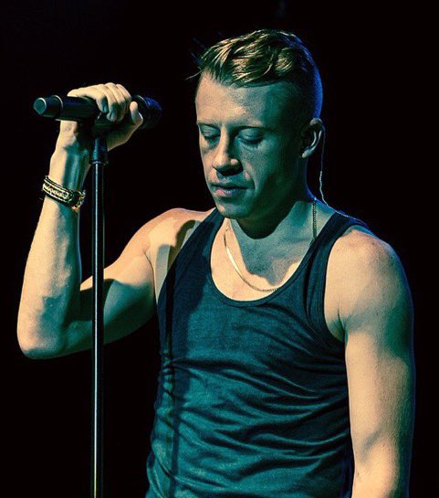 TheSaviour's tweet image. 🚨🇵🇸🇮🇱 With 2024 coming to an end, it’s time for an appreciation thread on celebrities that risked it ALL to stand up against Israel &amp;amp; support the people in Gaza…

1.) Macklemore (@macklemore)

🧵 1/24