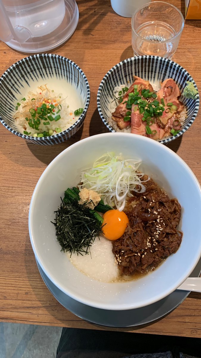 renchin53201748's tweet photo. 麺創房LEO  焼津市

もちふわ麺の牛すき釜玉　1400円
追飯付き
ランチミニ丼(レアチャーシュー丼
250円

今年食べた麺類の中で一番美味しかった。もちもちの平打ち麺にとろろと上品な醤油出汁汁を混ぜて食べたら感動もの。追飯の節が良い仕事している。
食べた後も満足感の余韻が残る。
完成された一杯 https://t.co/Sl545RMUhz
