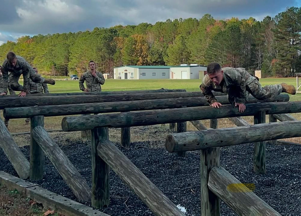 ArmyROTC's tweet image. With the #RoadToSandhurst reaching the halfway mark, we&apos;d like to highlight the @4thBdeArmyROTC #RangerChallenge that took place Nov. 15-17 at Fort Barfoot, Virginia. 

#LeadershipExcellence | #BeAllYouCanBe 

@usarec | @CG_ArmyROTC | @DCG_ArmyROTC | @GoArmy