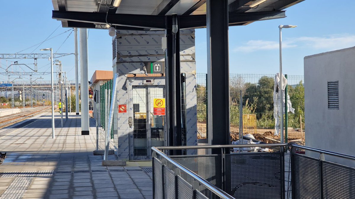 🚉L'Arboç recupera el servei ferroviari després de gairebé un any de reformes.📣

👉La nova estació és totalment accessible i compta amb les andanes cobertes, ascensors i accessos subterranis a les vies.

arbocenc.cat/noticia/ca/762…

#lArboç #ajuntament #AjuntamentlArboç #mobilitat