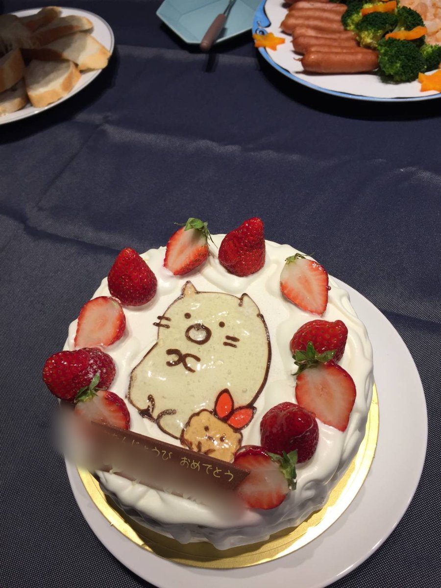 baWY05AXNDDecIO's tweet photo. ４歳から7歳の時のケーキ https://t.co/QyYGEgu2vd