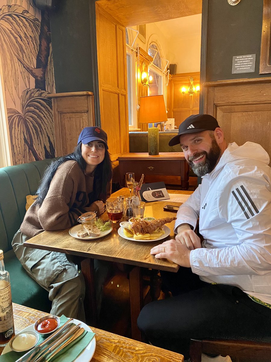 Midweek meals with mates, best way to spend your afternoon in Camden 💖

#pubfood #fishandchips #pubclassics #youngspubs