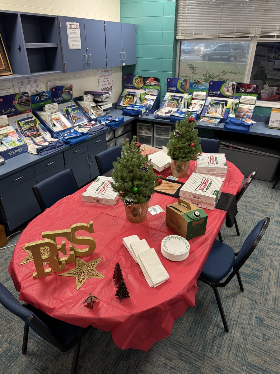 skerce13's tweet photo. @Kiwanis providing coffee and donuts for the teachers @LeonSchools Ruediger Elementary! #KidsNeedKiwanis https://t.co/8QTWRDriQf