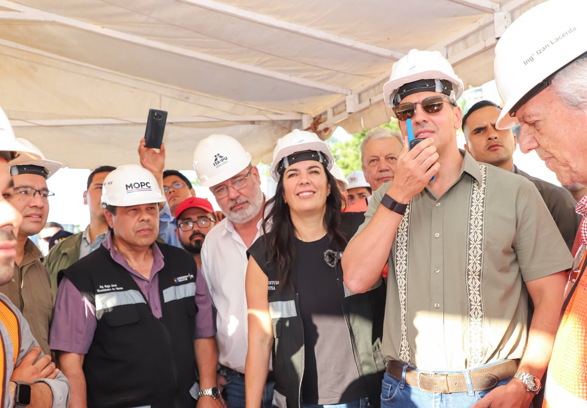 mopcparaguay's tweet photo. ✅Avanza la construcción del nuevo puente sobre el río Monday

Con presencia del presidente @SantiPenap, la ministra @clacent y el gobernador de Alto Paraná, @cesartorrespy, se realizó una detonación controlada para las pilas 3, 4 y 5 del futuro puente.

👉https://t.co/VopC0KimIt https://t.co/CyIFIHzL9Q
