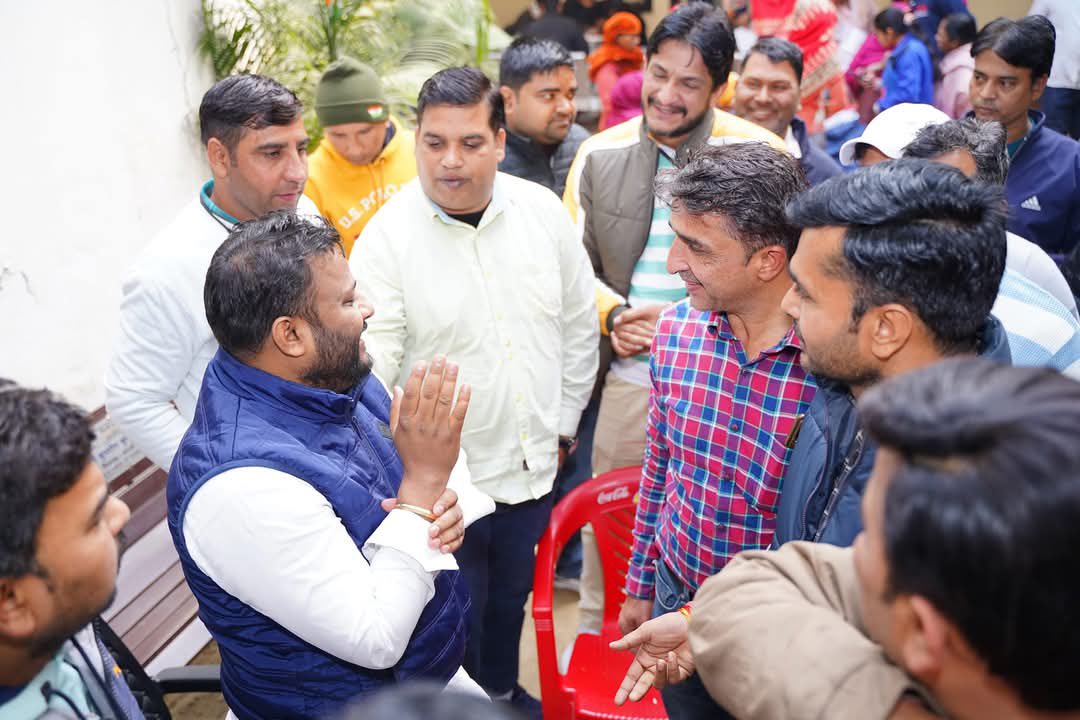 DTC कर्मचारियों की मांगों के सफल समाधान पर, "DTC श्रमिक विकास संगठन" के समस्त पदाधिकारियों और ड्राइवर कंडेक्टर साथियों ने मुलाकात कर ‘आप’ सरकार का आभार व्यक्त किया।  

यह "आप" सरकार के श्रमिक हितैषी दृष्टिकोण और समर्पण का परिणाम है, जो हमेशा कर्मचारियों के अधिकार और कल्याण को