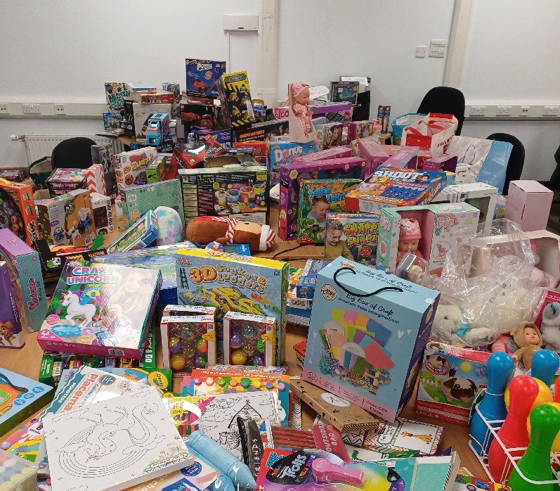 CongletonTown's tweet photo. ๐โจ Thank you, Congleton โจ๐
This yearโs NSPCC Toy Appeal has been the biggest ever, thanks to your incredible generosity! Your donations will bring joy to so many children in need this Christmas๐๐
#ThankYou #NSPCCToyAppeal #CongletonCommunity #ChristmasSpirit https://t.co/2dxYJWFK0u
