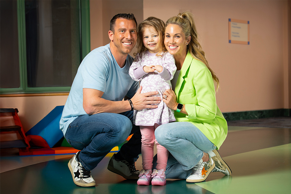 shrinershosp's tweet photo. Choosing the right specialty healthcare provider for your child can feel overwhelming. Shriners Children’s is here to help! From understanding your options to asking the right questions, this 4-part series breaks it down step by step. https://t.co/h4Re5LhSzX #parents #healthcare https://t.co/ekXRaoTBqO