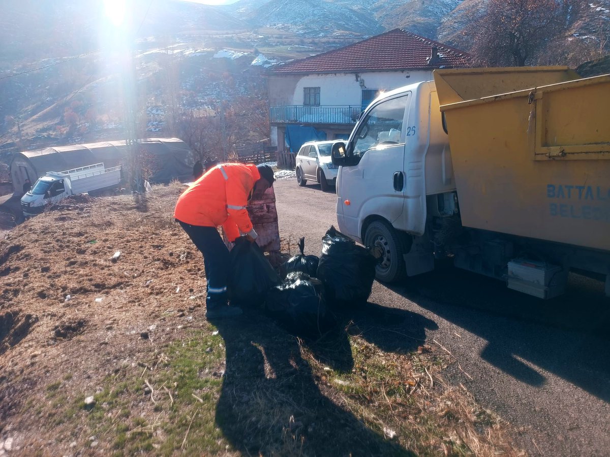 battalgazibeltr's tweet photo. Pırıl pırıl bir #Battalgazi için durmak yok, çalışmaya devam. 

Temizlik İşleri Müdürlüğü ekiplerimiz saha çalışmalarını aralıksız sürdürüyor.

#AsrınMirasıGeleceğinİnşası https://t.co/qwELTCP2IS