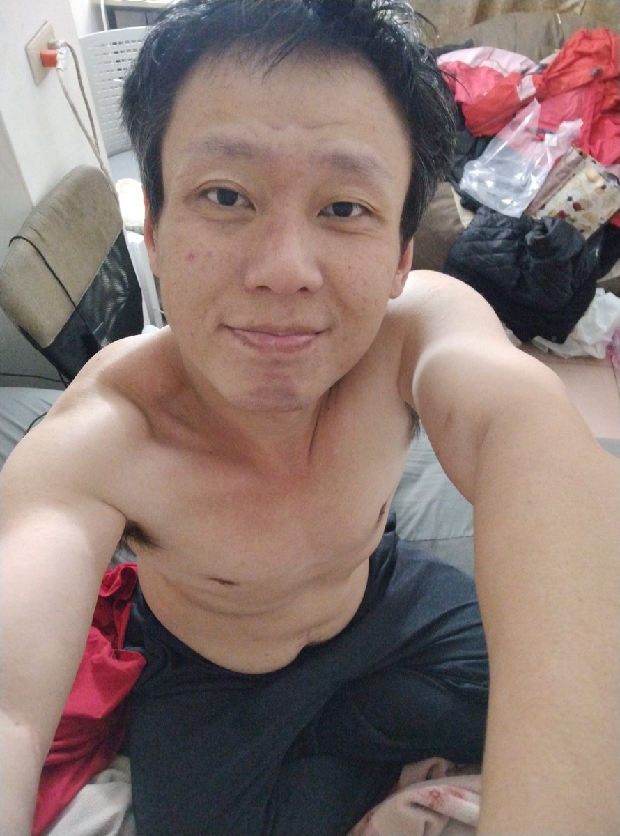 noleeseboy's tweet photo. 那個露上半身的我...

彭志中 https://t.co/PQXzgd3Igm