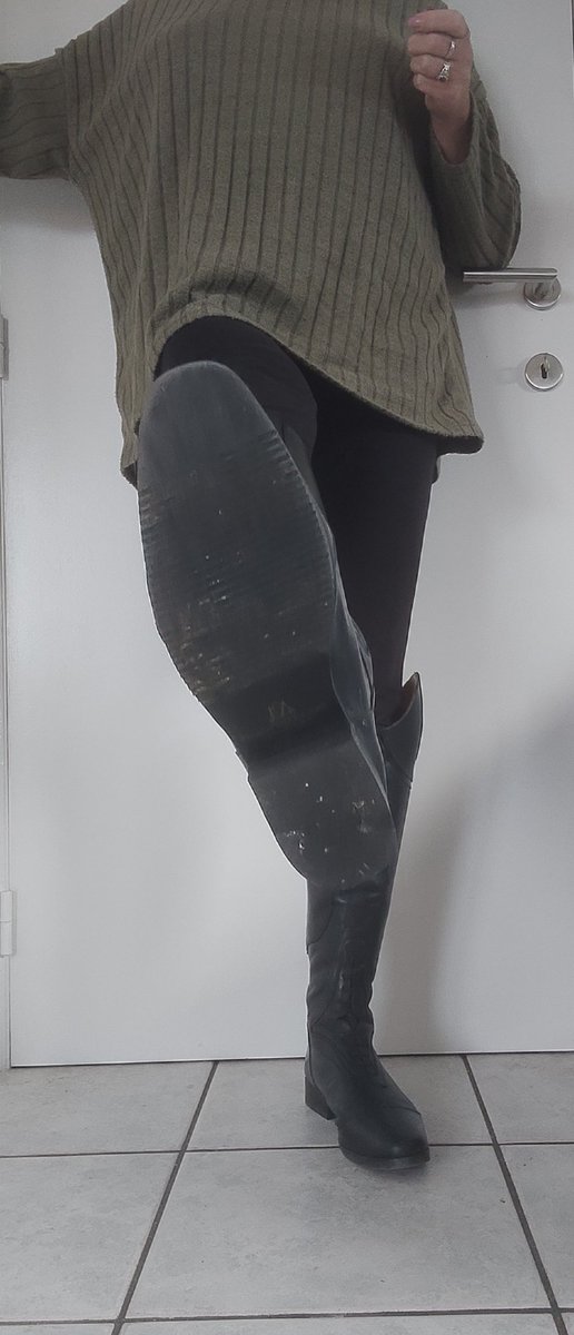 LadyGina1972's tweet photo. Lick my ridingboots clean like a good boy, Nd do it quick!!

#footladygina #ladygina72 #ridingbootfetish #lickitclean #boots #dirty https://t.co/VQ8ZRiNXV2
