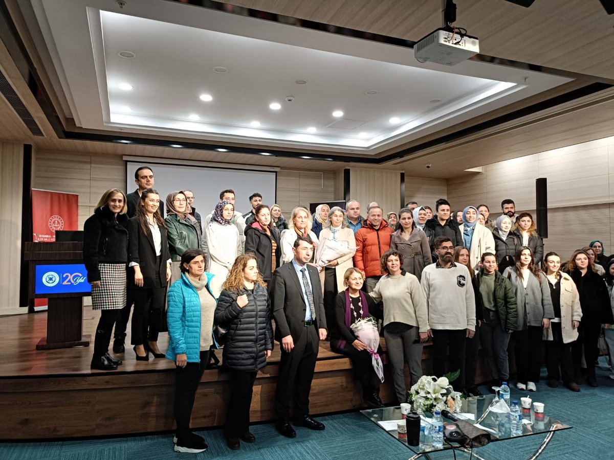 Öğretmenim Benimle projesi kapsamında ilçemizdeki  mentör öğretmenlere, İstanbul Aydın Üniversitesinde  Doç. Dr. Hadiye Küçükkaragöz ve Öğrt. Gör. Dilek Özyürek tarafından Kayıp ve Yas Psikolojisi konulu seminer verildi. <a href="/istanbulilmem/">İstanbul İl Millî Eğitim Müdürlüğü</a> <a href="/ogretmenimist/">Öğretmenim Benimle</a> <a href="/EminCikrikci/">Emin ÇIKRIKÇI</a>