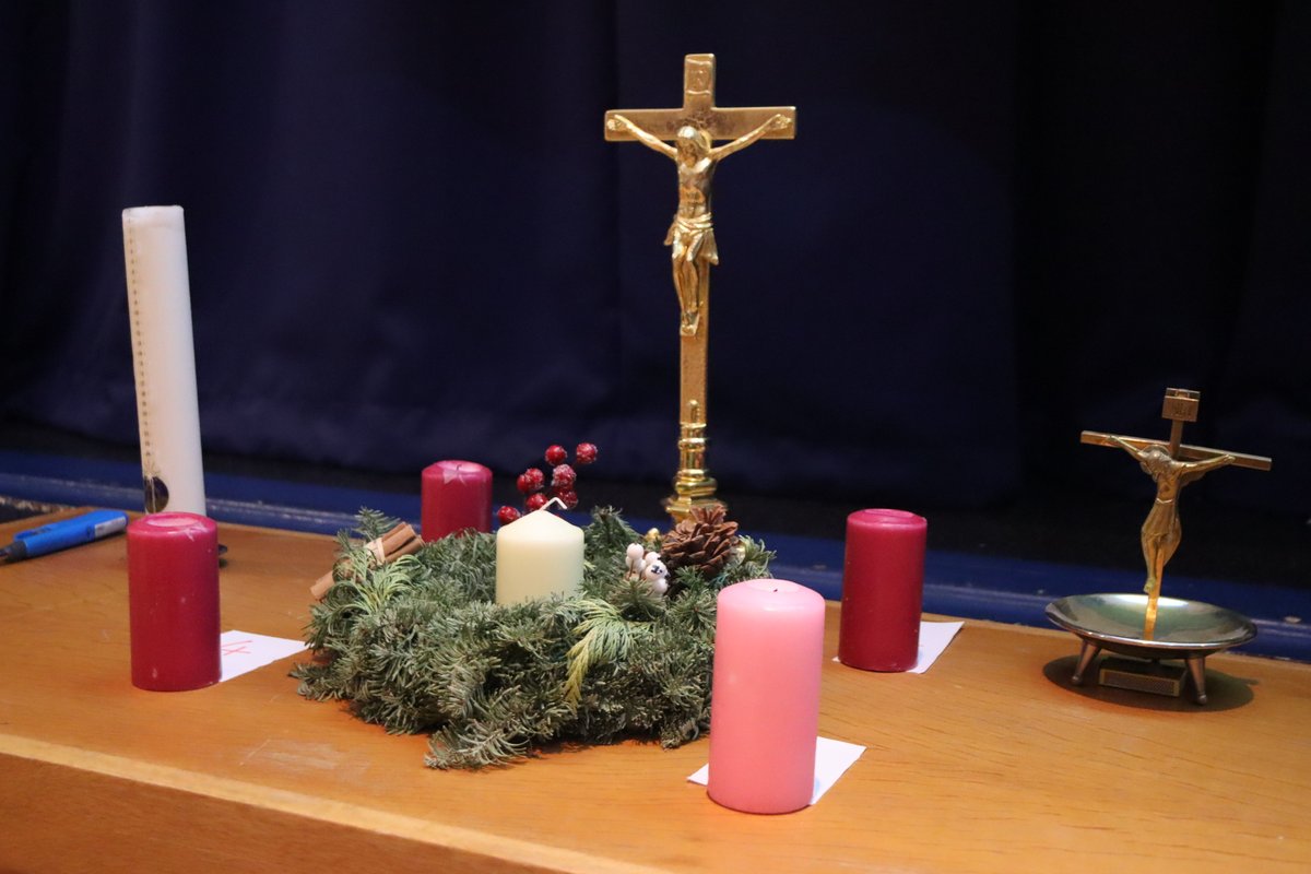 sjcssalisbury's tweet photo. It was so lovely to see our school community come together on Monday to celebrate our Christmas carol service. Attendees were treated to performances and readings from pupils and staff, as well as festive mince pies and mulled wine.

Read more on our blog: https://t.co/TMPrRFU5cd https://t.co/HSPtgVZUgK