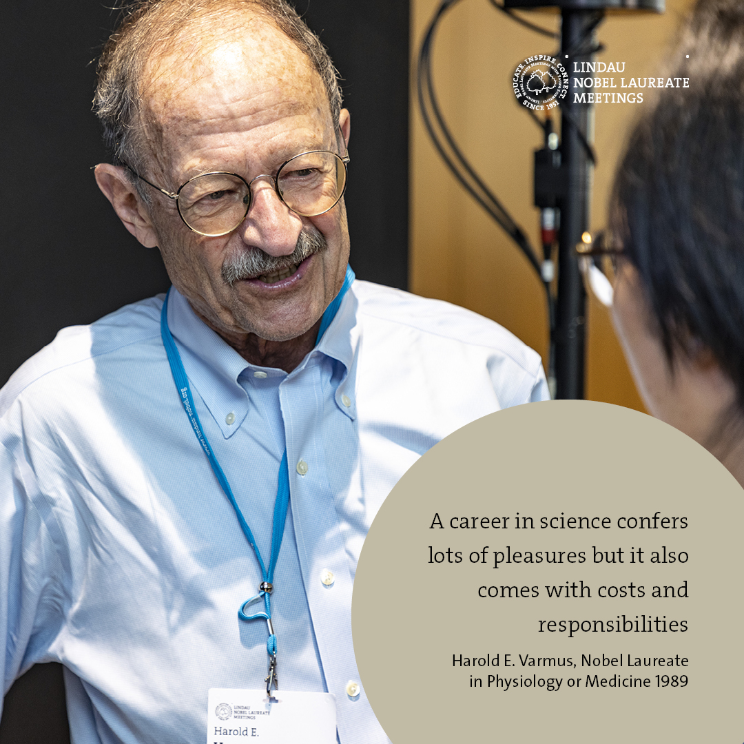 Happy Birthday to Nobel Laureate Harold E. Varmus! He received the 1989 #NobelPrize in Physiology or Medicine together with J. Michael Bishop "for their discovery of the cellular origin of retroviral oncogenes". Learn more in our Lindau Mediatheque bit.ly/4fwVvqE!