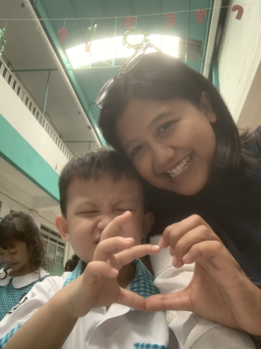 Pingkipong's tweet photo. Bakal kangen mereka 🥹🥹 
Makasih sudah buat Miss Pingki banyak belajar yaa anak-anak baik. 
Dari mulai seharian nangis di kelas sampai sekarang bisa main petak umpet bareng. 
Senang bisa main sama ganteng2nya Miss Pingki.
Sampai ketemu lagi yaa 🥰 https://t.co/Qgfnp1SsXl