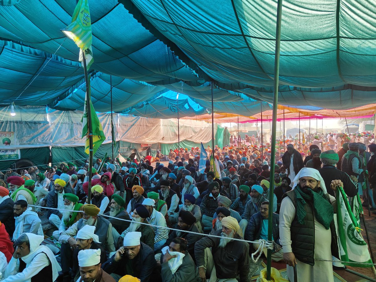 ख़ानौरी बॉर्डर के किसान मोर्चे पर किसान नेता जगजीत सिंह डल्लेवाल जी के आमरण अनशन का आज 23वां दिन था। आज सुबह जय किसान आंदोलन के साथियों के साथ उनसे मुलाक़ात की। उनका शरीर कमजोर हुआ है लेकिन हौसला और मज़बूत हुआ है। 

किसान आंदोलन एक बार फिर उभार पर है लेकिन सरकार की बेरुखी बरकरार