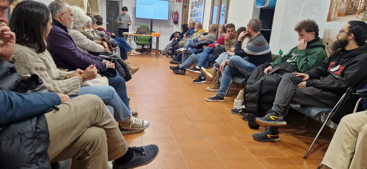 🗳️Ahir va tindre lloc la primera reunió dels Pressupostos Participatius de Xàtiva 2024.  

👏Va haver-hi una gran participació per tal de formar l'espai ciutadà de veïns i veïnes voluntàries que treballarà durant el procés.