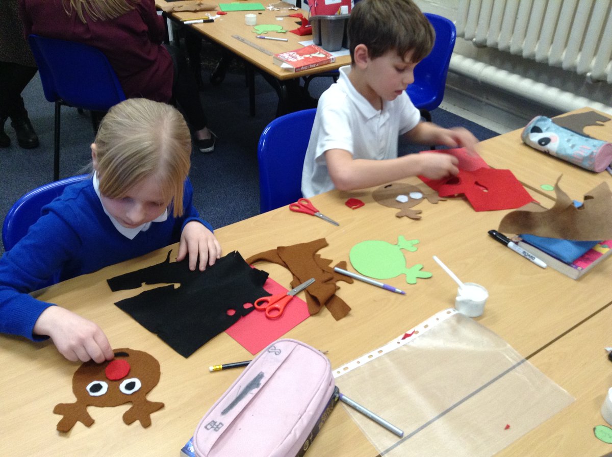 latimerprimary's tweet photo. Part 1 - It's beginning to look a lot like Christmas.... we have had great fun this morning making our Christmas cards and singing Christmas songs. #4LV #Christmasiscoming #Rudolphtherednosereindeer https://t.co/j3fyIhE9MA