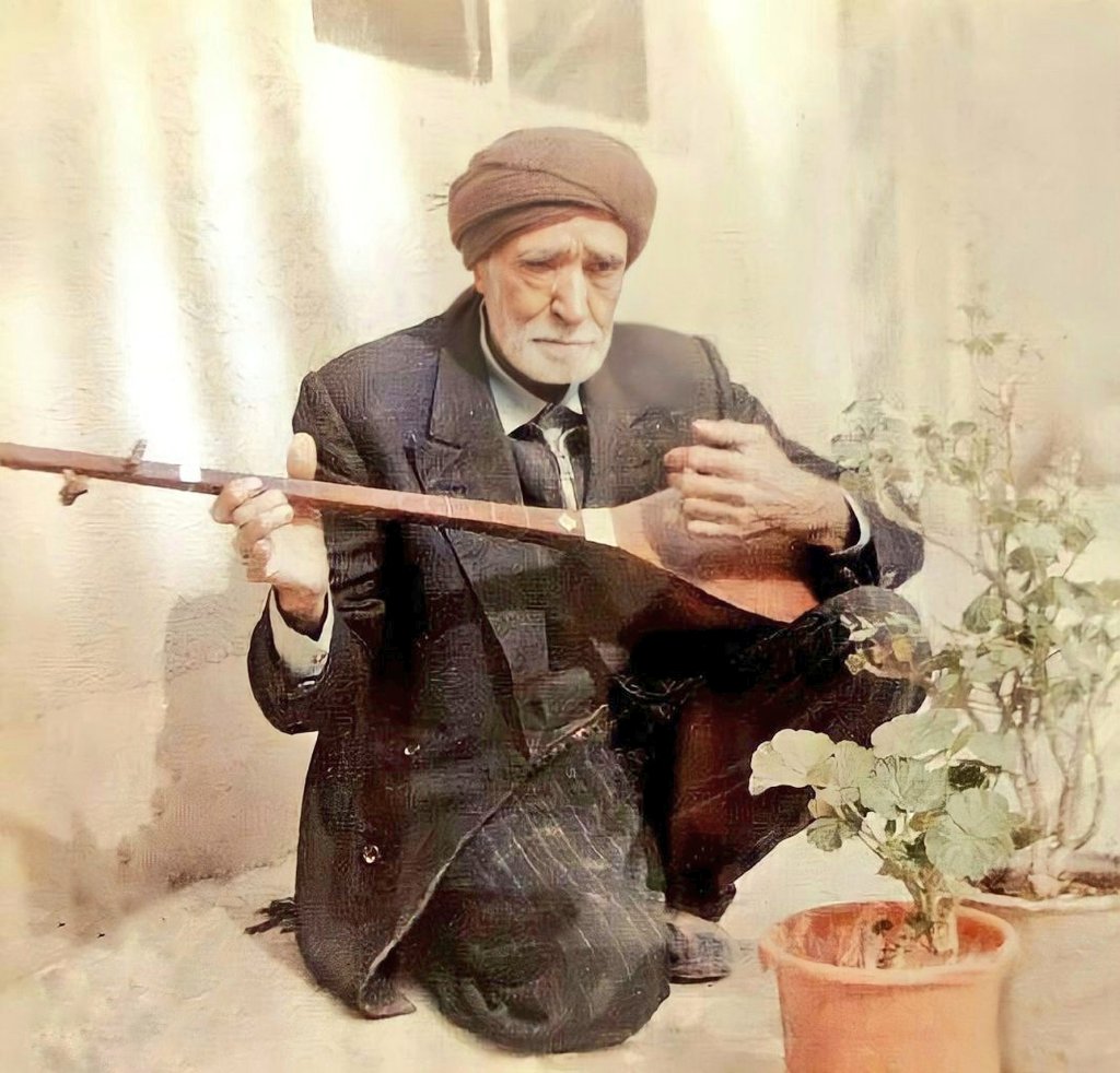 Erfan_khosravi's tweet photo. دوستان بیاییم به سنت مردم خراسان، بستن دستار رو عادی کنیم.

تصویر استاد زنده‌یاد محمدحسین یگانه است: https://t.co/C18YrEI8W4