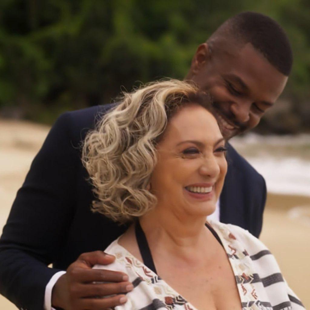 AlineRose1983's tweet image. 🎶La mer
Qu'on voit danser le long des golfes clairs
A des reflets d'argent, la mer
Des reflets changeants sous la pluie🎶
Eu vou passar o dia ouvindo "La Mer " 💖🌊🥰
#Berley 
#ElianeGiardini 
#DaviJunior