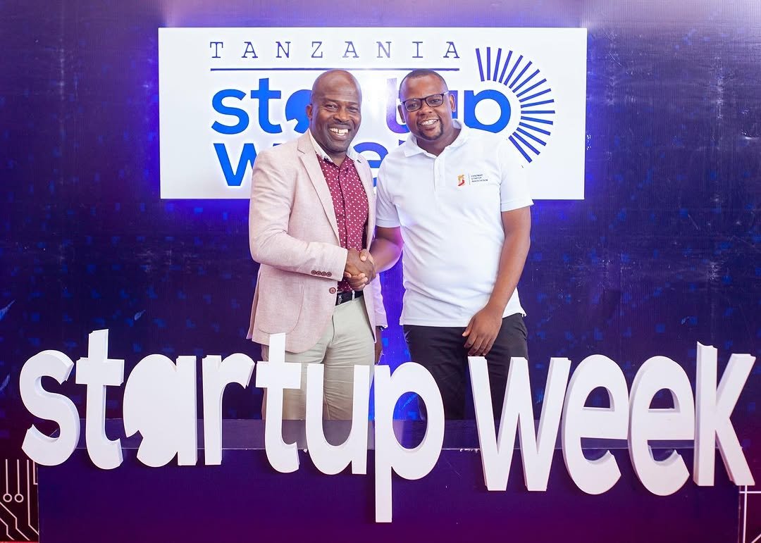 eabconsortium's tweet photo. Startup week: Afisa Mtendaji wa EABC Imani Kajula alitembelea kongamano la startup na kufanya mazungumzo ya pembeni na Afisa Mtendaji wa Zanzibar StartUp Association Ikram Soraga juu ya miradi ambayo EABC inatekeleza ambayo pia Zanzibar itanufaika.

#tokakijasiriamali https://t.co/SKEwoei2Go