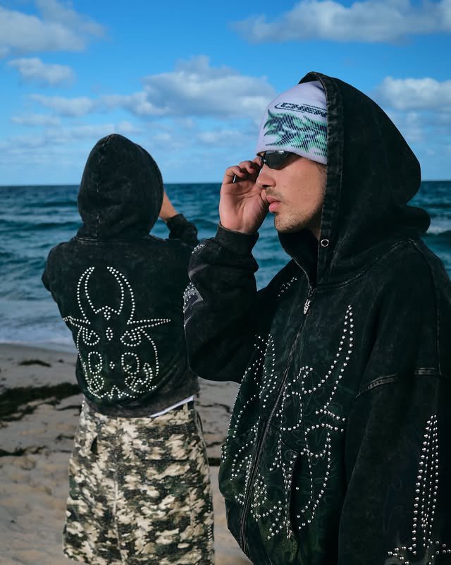 Chew Forever hoodie　トラヴィススコット クエイヴォ着用 chew_forever really has Travis Scott, Destroy Lonely, and