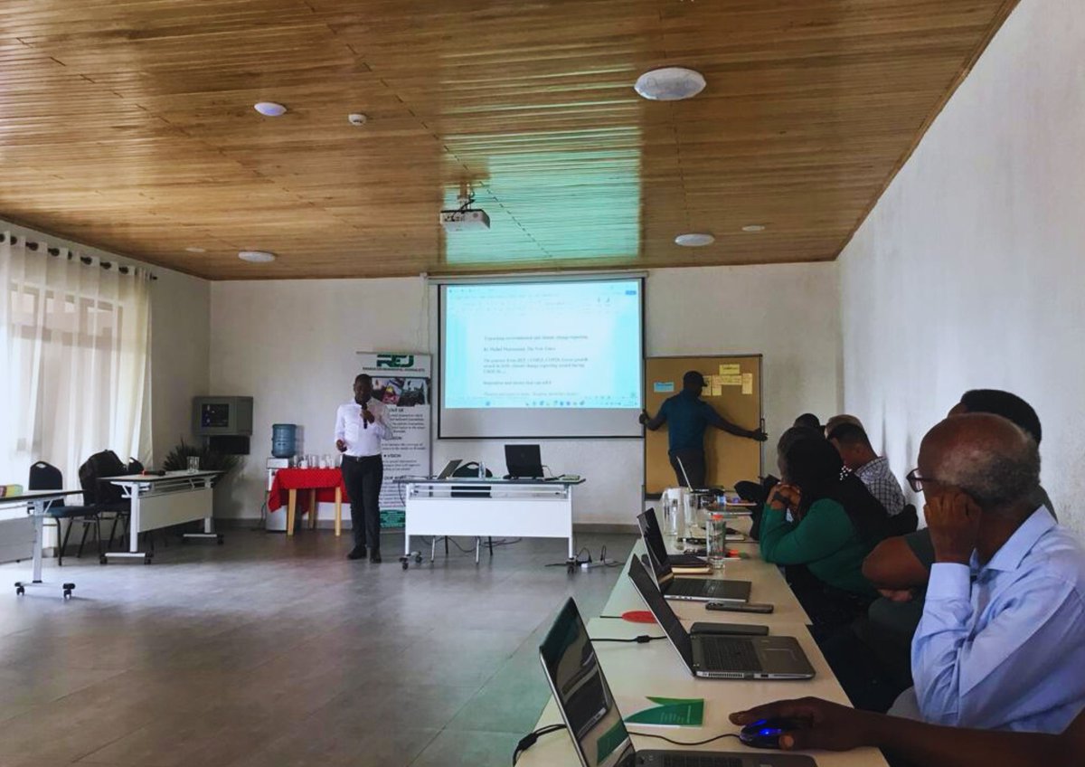 EnviroRwanda's tweet photo. @MichNkurunziza believes that Having #Passion and eagerness to learn, focusing on #Specialisation, building a #Network of sources of information, and staying updated with key #Documents, #Reports, and #Conferences are essential tips for excelling as an #EnvironmentalJournalist. https://t.co/OYIHOLCbFM