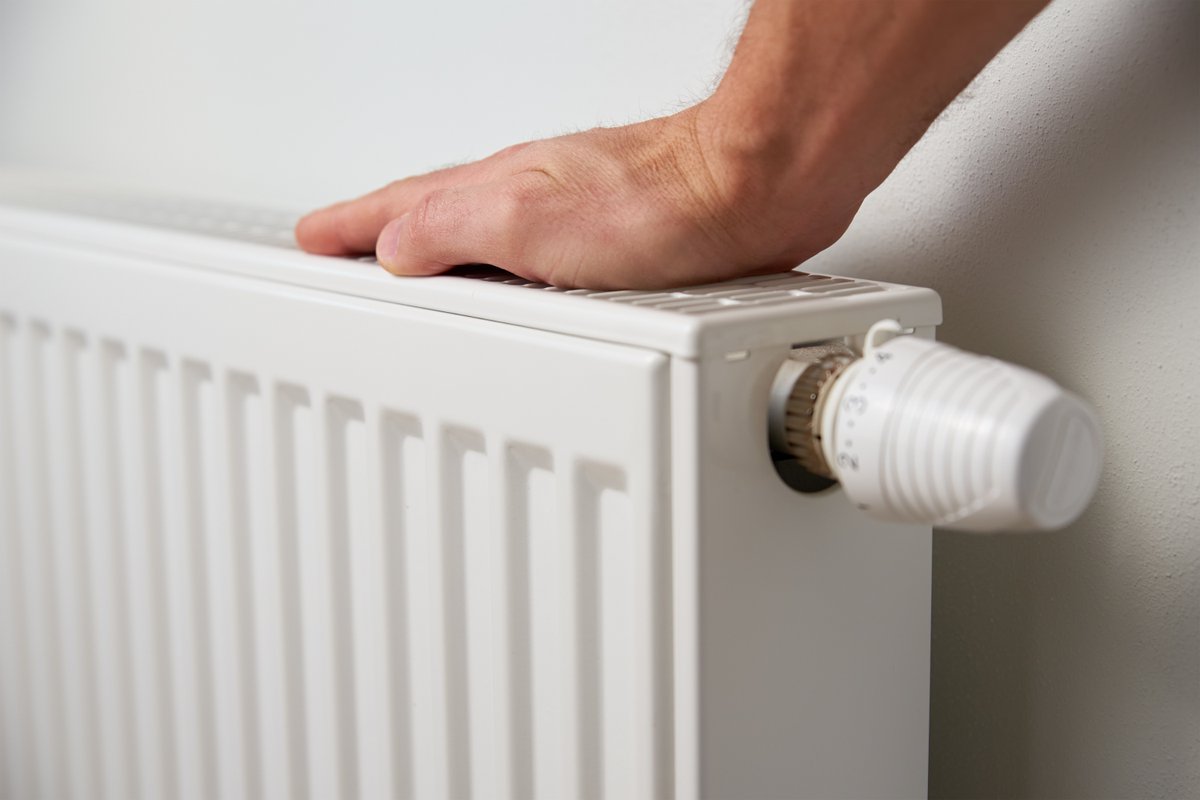 💡 Wist je dat radiatorfolie je tientallen euro’s kan besparen? Het weerkaatst warmte van je radiator terug de kamer in, in plaats van dat die via de muren verdwijnt. 

Meer weten? 👉 duurzaambouwloket.nl/nieuws/wist-je… #Radiatorfolie #energiebesparen