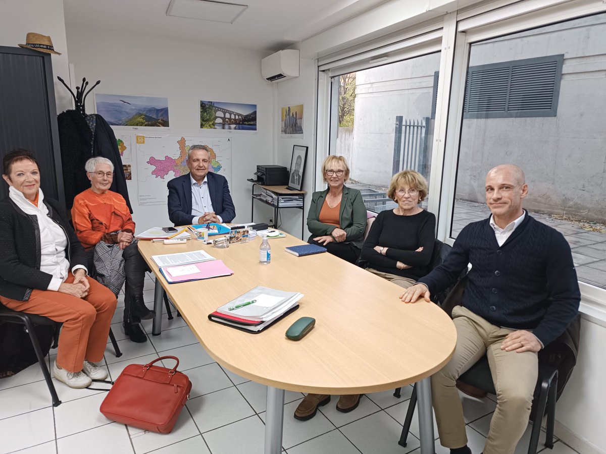 SesameAutismeOE's tweet photo. 🤝Une délégation de #SAOE a eu l'honneur d'être reçue par @BurgoaLaurent Sénateur du #Gard qui s'est montré très à l'écoute et sensible aux défis et projets présentés par notre #association.
📅à suivre en 2025 : la visite des établissements du 30
#autisme #sesameautisme #Pradelle https://t.co/2WjuXiPXi7